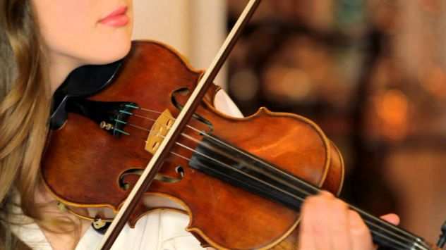 Violinista Raffaella Battistoni musica per eventi raffinati