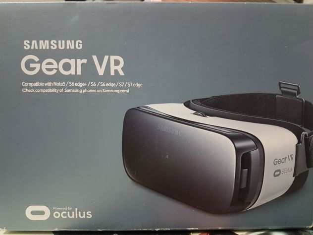 Visore Samsung Gear VR con telecomando