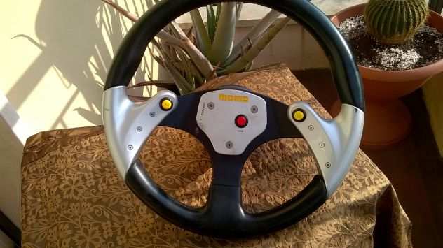 VOLANTE RACING MOMO F1 Concept con 3 pulsanti