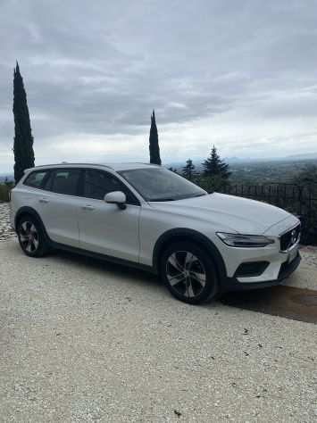 VOLVO V 60 CROSS COUNTRY