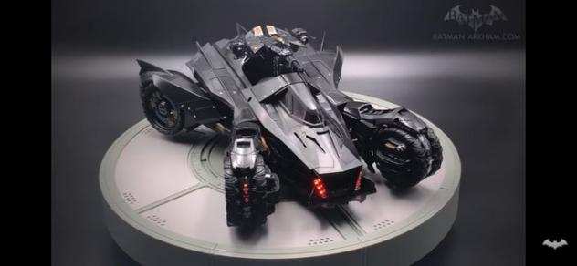 Wayne - Action figure Batman Arkham Knight Batmobile - 2010-2020