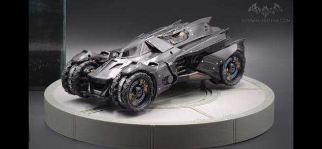 Wayne - Action figure Batman Arkham Knight Batmobile - 2010-2020