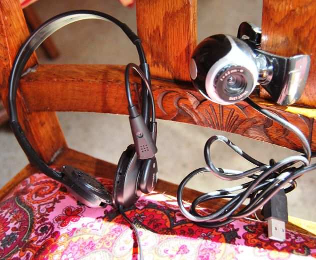webcam trust con microfono e cuffia