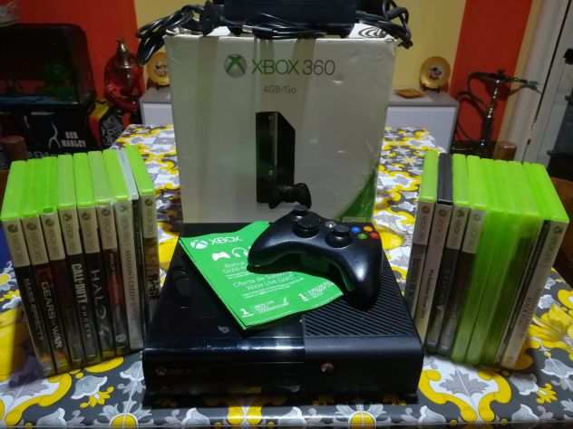 Xbox 360 slim completa di scatola manuali e giochi