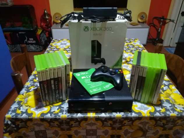 Xbox 360 slim completa di scatola manuali e giochi