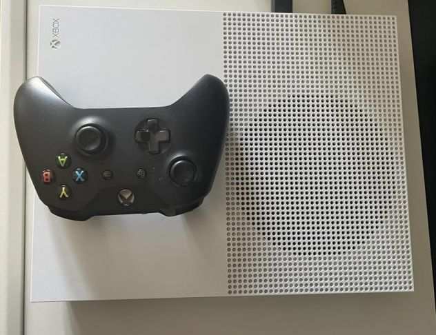 Xbox One S 1 TB  garanzia giugno 24