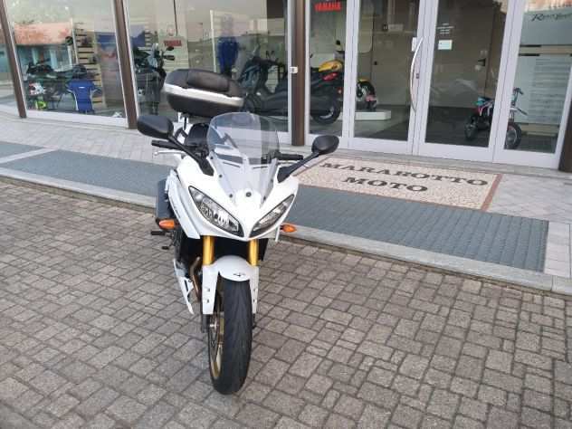 YAMAHA FAZER 8 2015