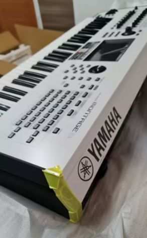 Yamaha Montage 6 White Synth Nuova Pellicole