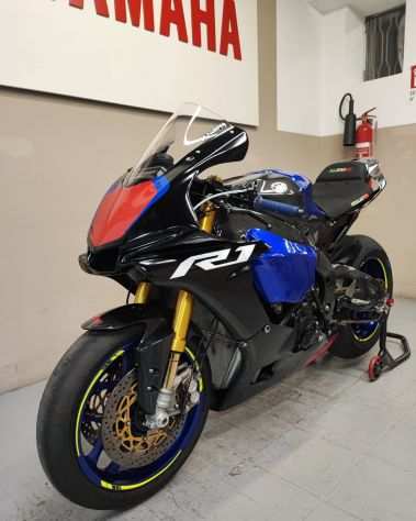 Yamaha R1 M ex CIV