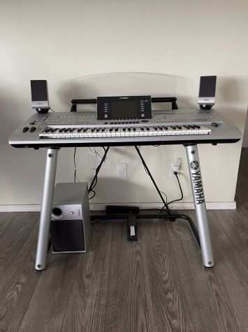 Yamaha Tyros 4 61 Keyboard Digital