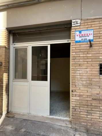 zona san Michele via della lupa locale 22 mq con bagno uso deposito a E 20.000