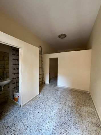 zona san Michele via della lupa locale 22 mq con bagno uso deposito a E 20.000