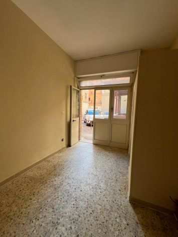 zona san Michele via della lupa locale 22 mq con bagno uso deposito a E 20.000