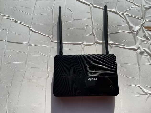Zyxel LTE3301-M209 Router Wireless WWAN Switch a 4 Porte